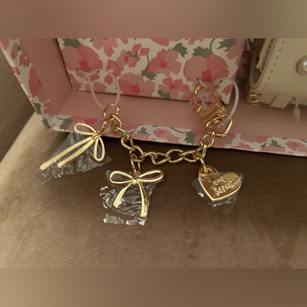 *New* Betsey Johnson Cream and Pearl 3 Piece Gift Set - Picture 14 of 16